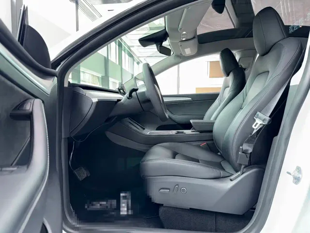 Tesla Model Y — Фото автомобиля 6