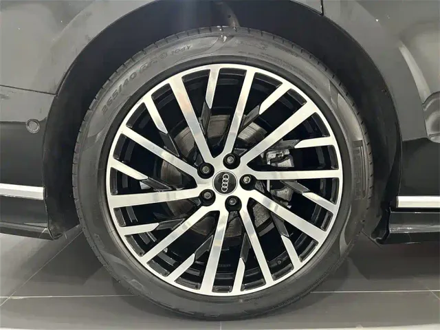 Audi A8 — Фото автомобиля 14