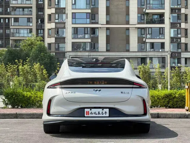 IM Motors L6 — Фото автомобиля 10