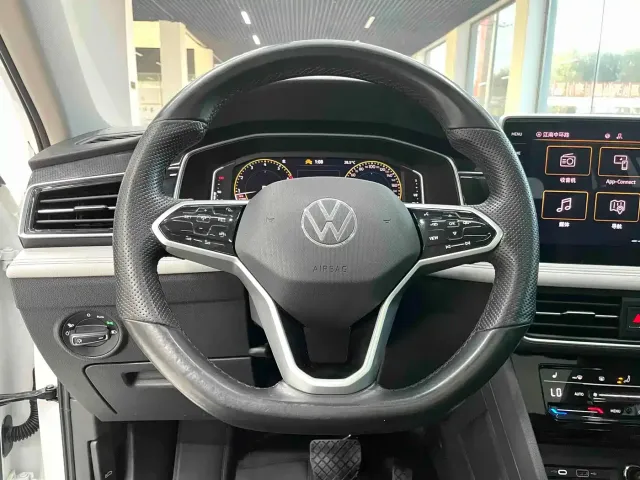Volkswagen Tiguan L — Фото автомобиля 8