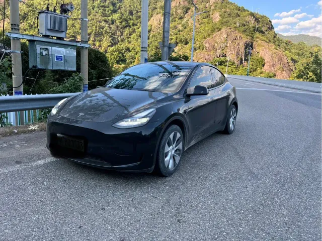 Фотография автомобиля — Tesla Model Y