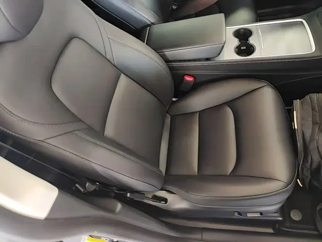 Tesla Model Y — Фото автомобиля 24