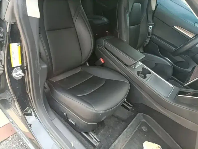 Tesla Model 3 — Фото автомобиля 24