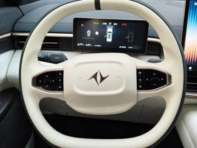 Dongfeng eπ 008 — Фото автомобиля 11