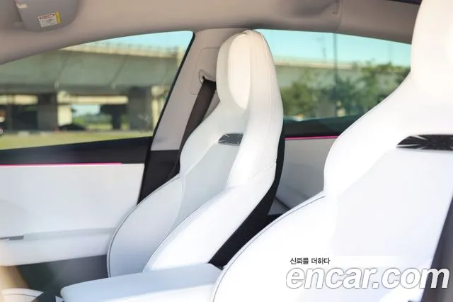 Tesla Model 3 — Фото автомобиля 17