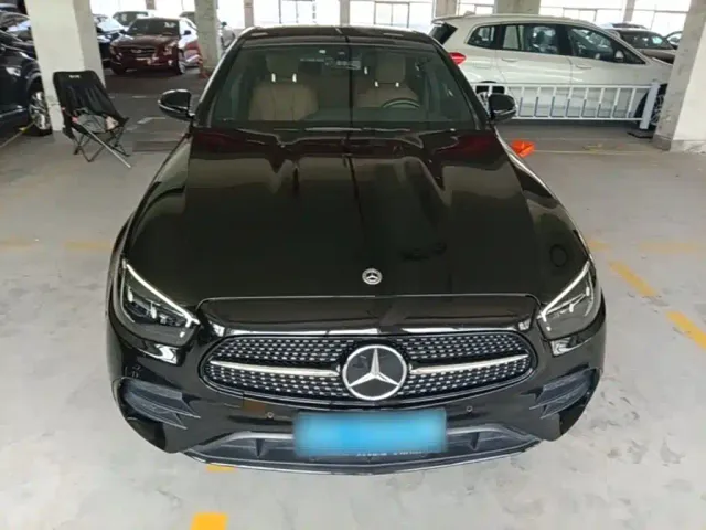Mercedes-Benz E-Class — Фото автомобиля 2