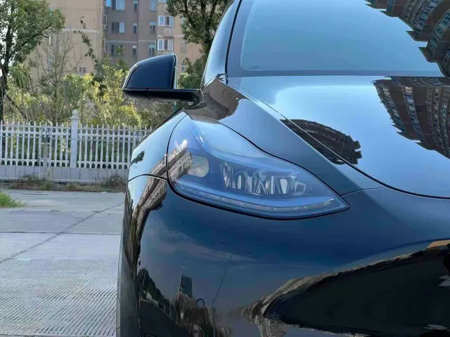Tesla Model Y — Фото автомобиля 14