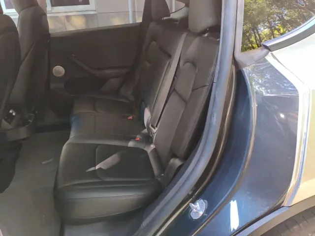Tesla Model Y — Фото автомобиля 16