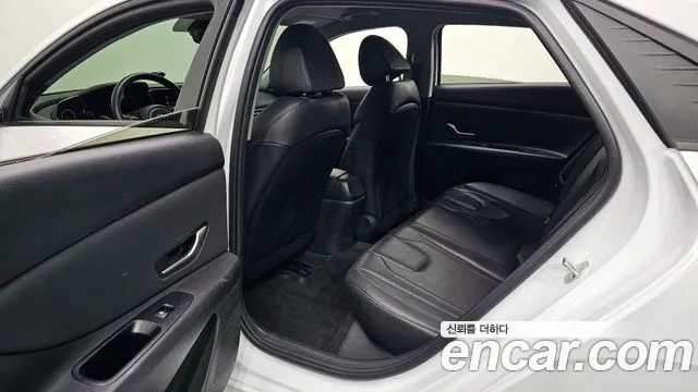 Hyundai AVANTE Avante (CN7) — Фото автомобиля 11