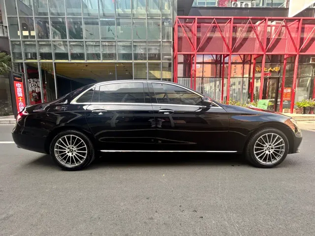Mercedes-Benz E-Class — Фото автомобиля 5
