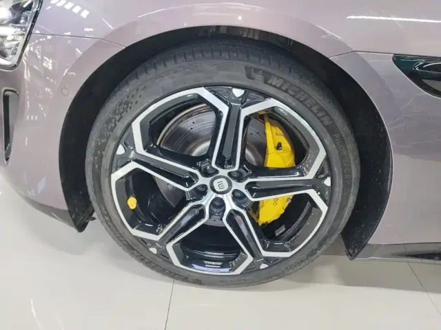 Xiaomi SU7 — Фото автомобиля 22