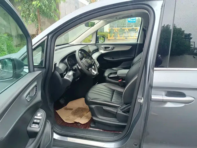 Roewe iMAX8 — Фото автомобиля 4