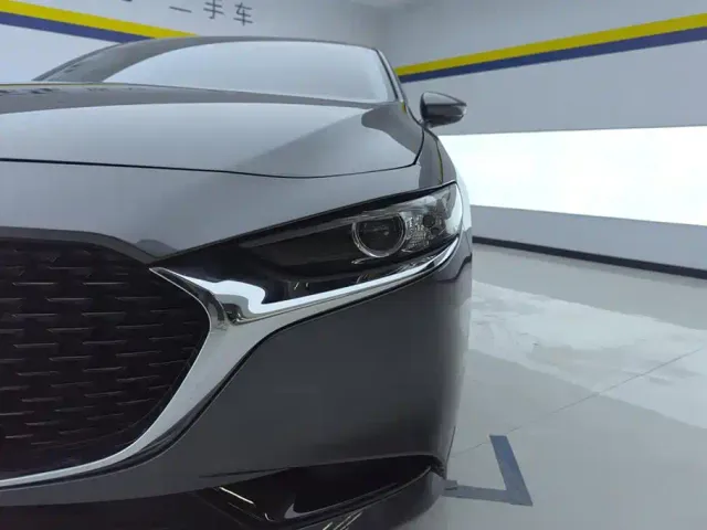 Mazda Axela — Фото автомобиля 5