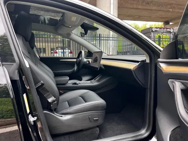 Tesla Model Y — Фото автомобиля 9