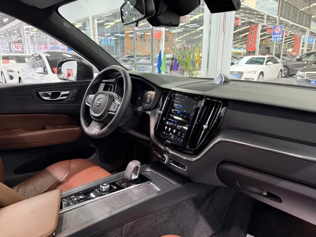 Volvo XC60 — Фото автомобиля 5