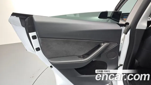 Tesla Model Y — Фото автомобиля 25
