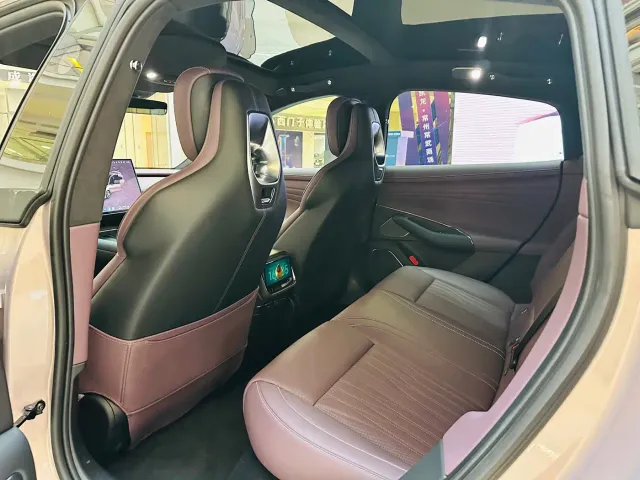 Xiaomi SU7 — Фото автомобиля 10