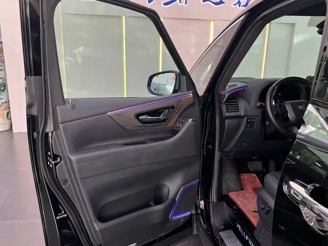 Toyota Vellfire — Фото автомобиля 12