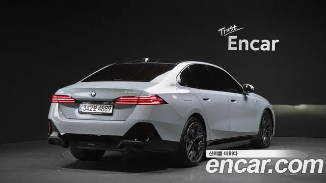 BMW 5 Series G60 — Фото автомобиля 2