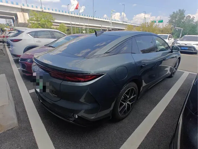 BYD Han L — Фото автомобиля 8