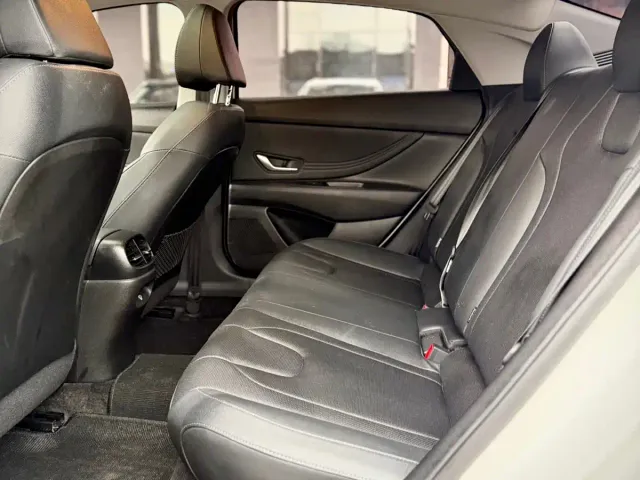Hyundai Elantra — Фото автомобиля 11
