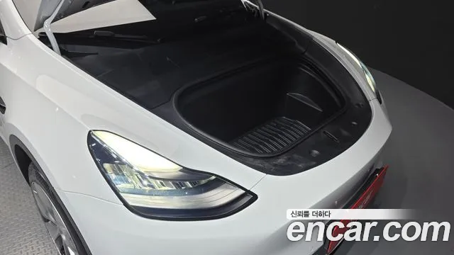 Tesla Model Y — Фото автомобиля 6