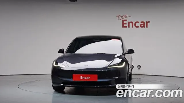 Tesla Model 3 — Фото автомобиля 3