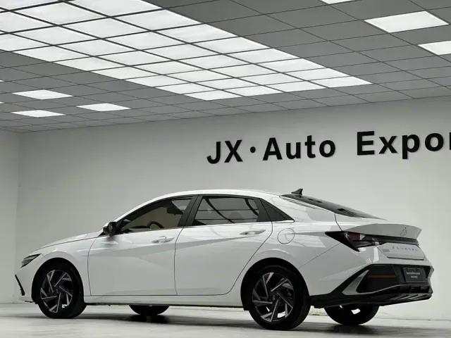 Hyundai Elantra — Фото автомобиля 11