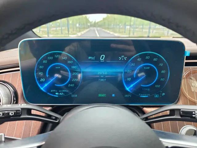 Mercedes-Benz EQE SUV — Фото автомобиля 13