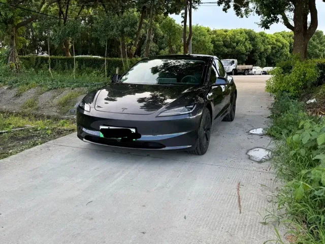 Фотография автомобиля — Tesla Model 3