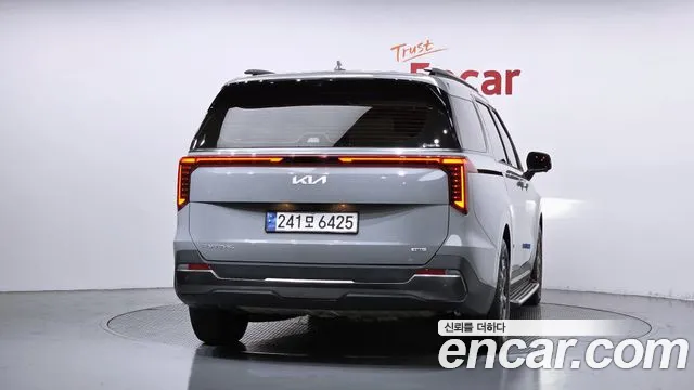 Kia Carnival Generation 4 — Фото автомобиля 4