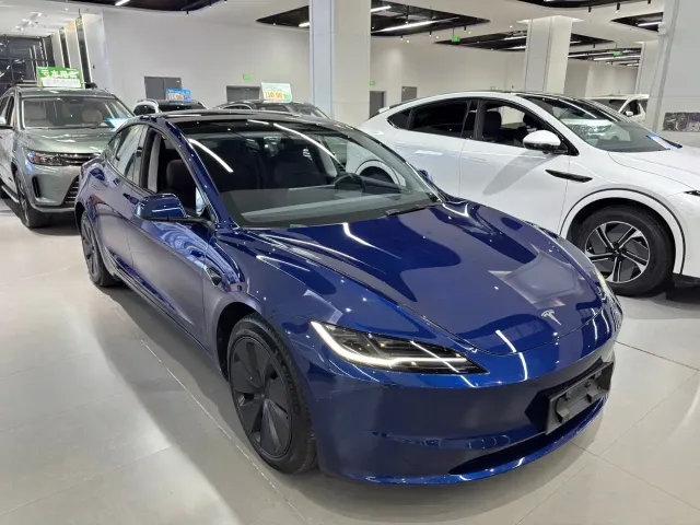 Tesla Model 3 — Фото автомобиля 3