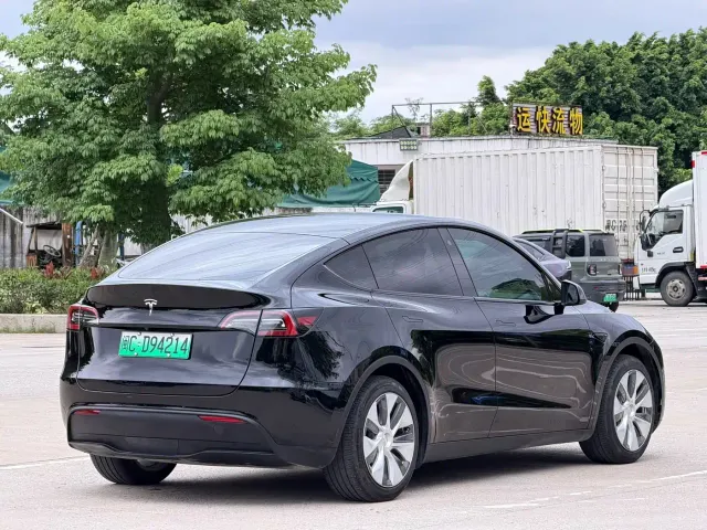 Tesla Model Y — Фото автомобиля 9