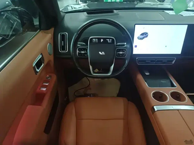 Li Auto L9 — Фото автомобиля 10
