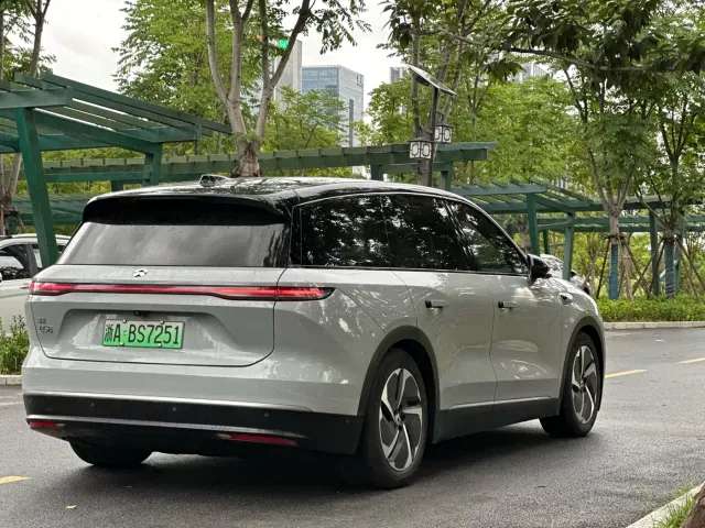 Nio ES8 — Фото автомобиля 4