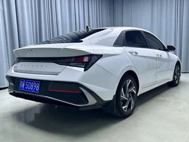 Hyundai Elantra — Фото автомобиля 18