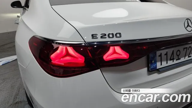 Mercedes-Benz E-Class — Фото автомобиля 22