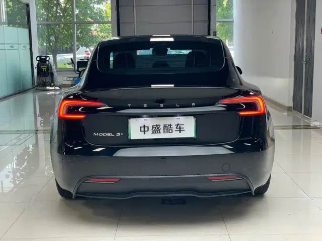 Tesla Model 3 — Фото автомобиля 25