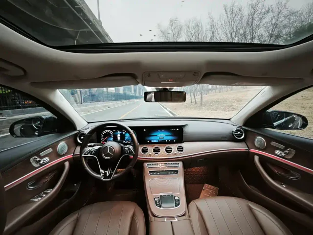 Mercedes-Benz E-Class — Фото автомобиля 12