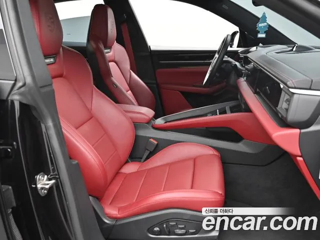 Porsche Macan Electric — Фото автомобиля 10