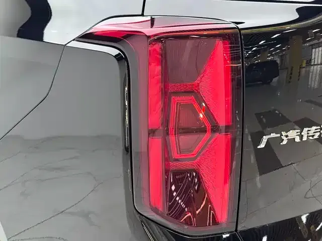 GAC Trumpchi GS8 — Фото автомобиля 10