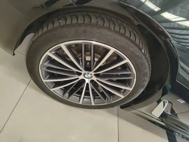 BMW 5 Series — Фото автомобиля 22