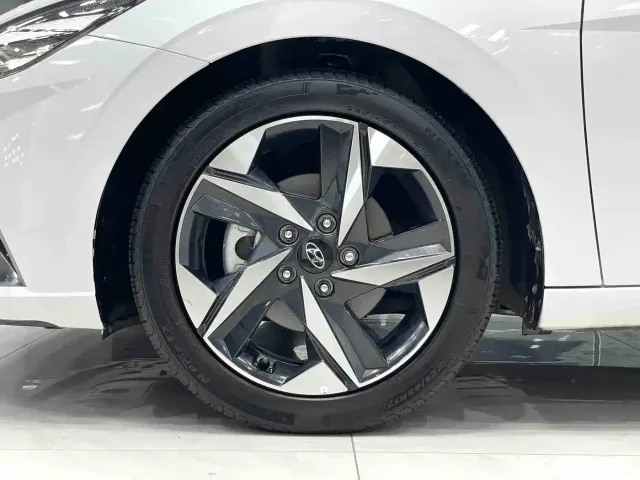 Hyundai Elantra — Фото автомобиля 9