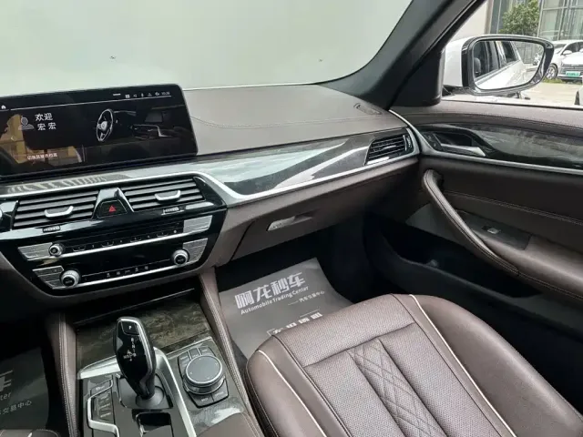 BMW 5 Series — Фото автомобиля 6