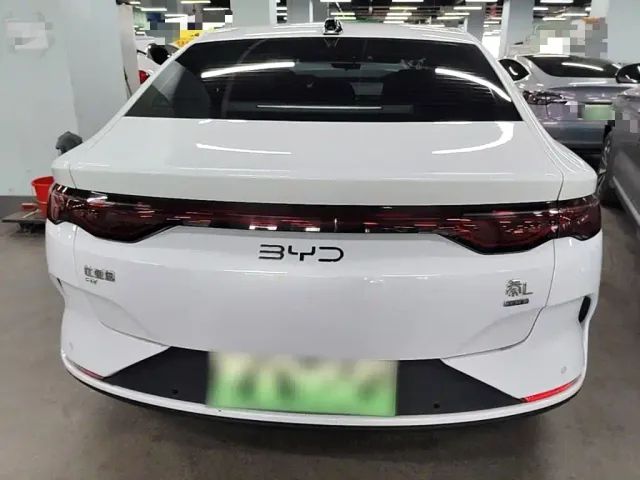 BYD Qin L — Фото автомобиля 5