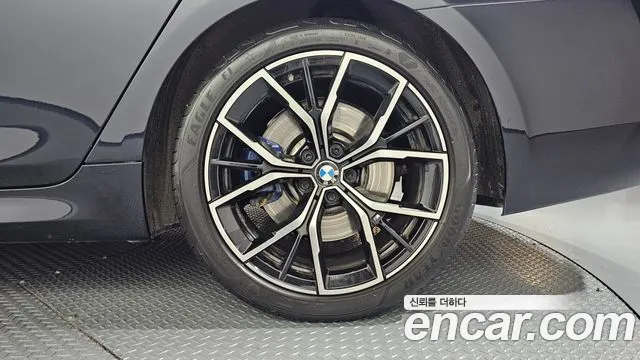 BMW 5 Series G30 — Фото автомобиля 6