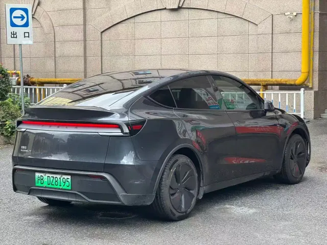 Tesla Model Y — Фото автомобиля 7
