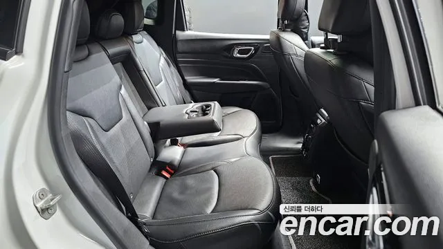 Jeep Compass — Фото автомобиля 12