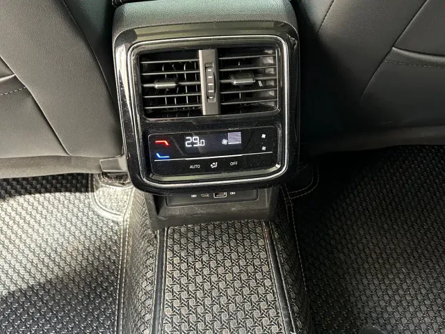 Volkswagen Passat — Фото автомобиля 15