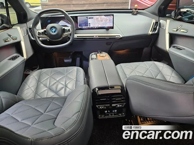 BMW iX — Фото автомобиля 9